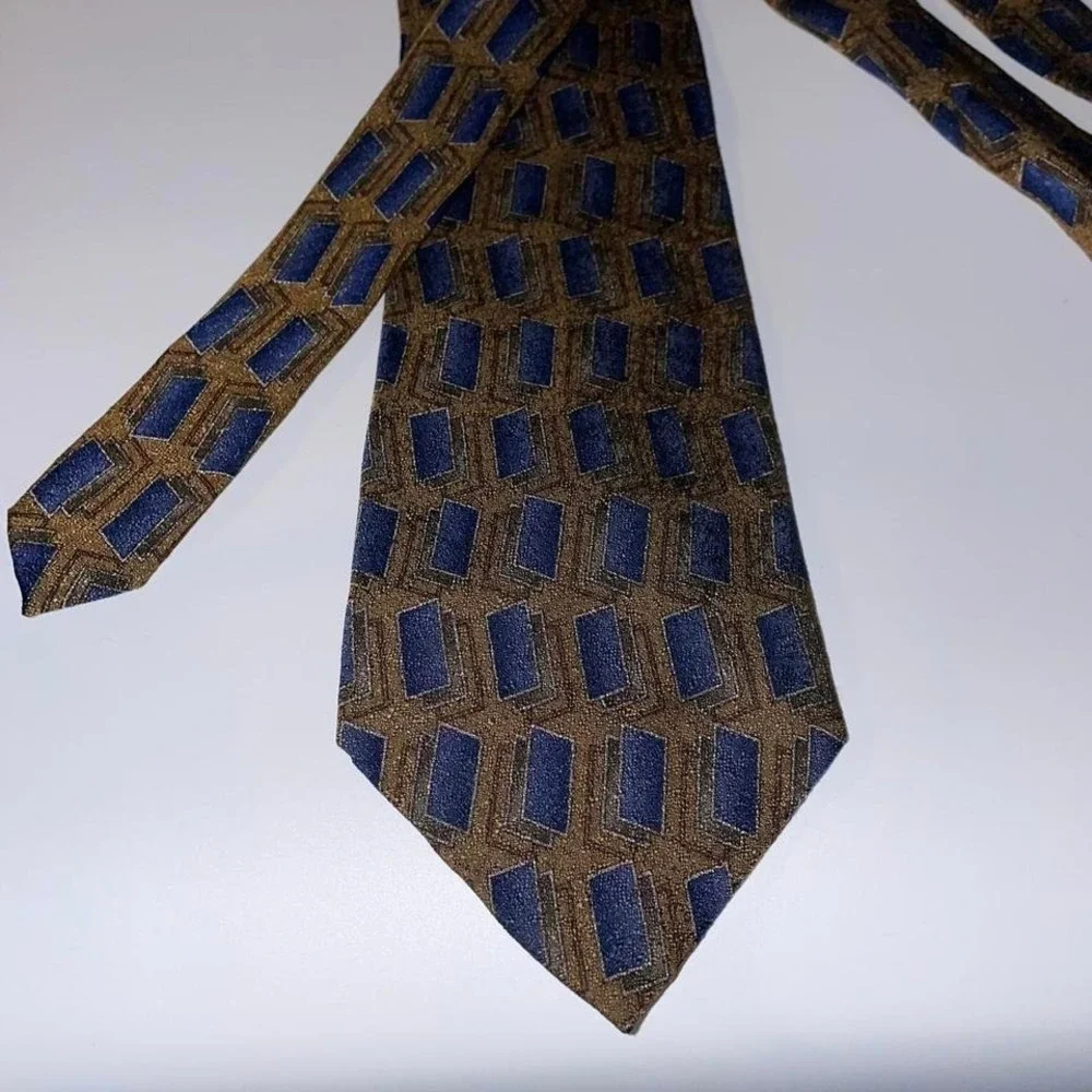 Vtg Woodward Brownish gold and blue geometric patterned silk tie gold‎